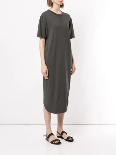 Shop Bassike Enges T-shirtkleid - Grau In Grey