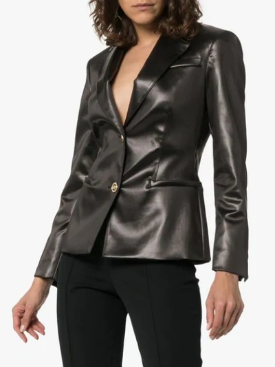 VERSACE FITTED FAUX LEATHER BLAZER JACKET - 黑色