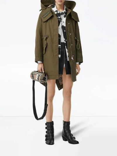 Shop Burberry Parka Mit Abnehmbarer Kapuze In Green