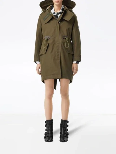Shop Burberry Parka Mit Abnehmbarer Kapuze In Green