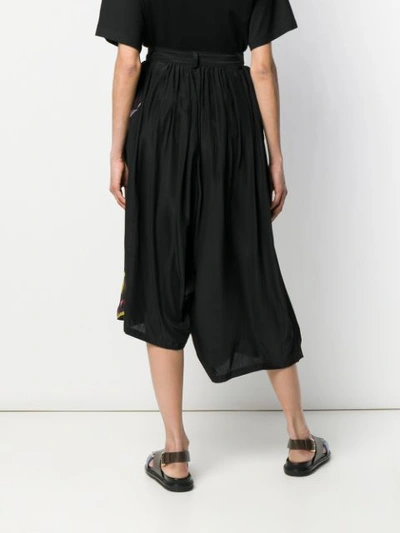 Shop Yohji Yamamoto Asymmetric Gathered Cropped Trousers - Black