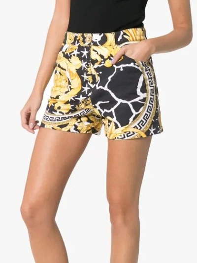 VERSACE BAROQUE PRINT SHORTS - 黑色