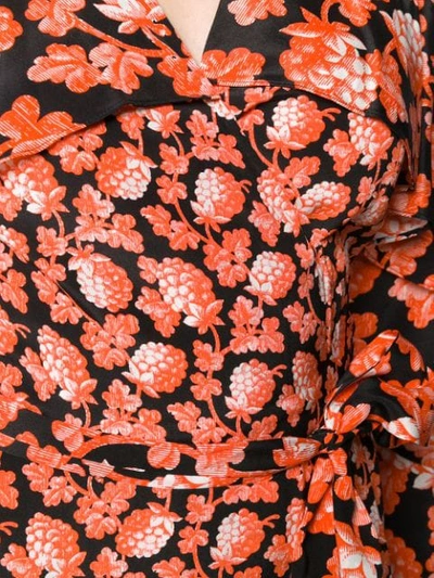 Shop Diane Von Furstenberg Wickelkleid Mit Blumen-print In Black