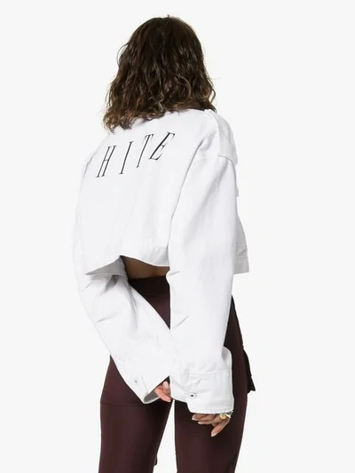 OFF-WHITE CROPPED CONTRASTING LOGO DENIM JACKET - 白色