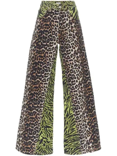 Shop Ganni Weite Jeans Mit Animal-print In 977 Block Colour