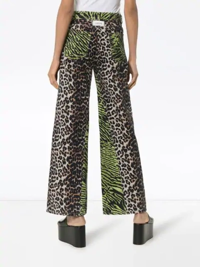 Shop Ganni Weite Jeans Mit Animal-print In 977 Block Colour