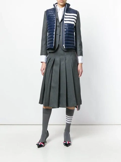 THOM BROWNE 尼龙缎面科技4条纹漏斗领拉链绗缝羽绒背心 - 蓝色