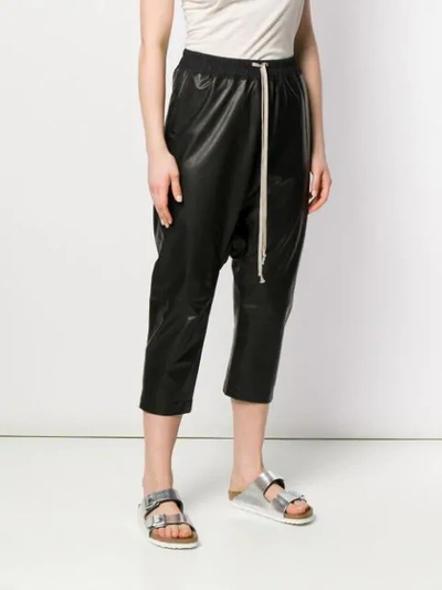RICK OWENS CROPPED LEATHER TROUSERS - 棕色