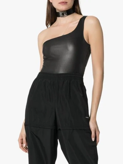 SPRWMN ONE-SHOULDER STRETCH LEATHER BODYSUIT - 黑色