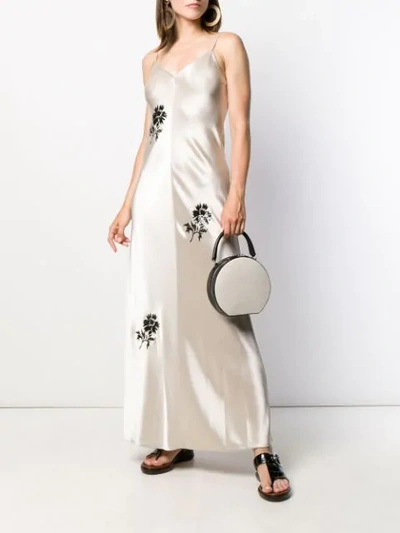 Shop Tory Burch Kleid Mit Blumenstickerei In Neutrals