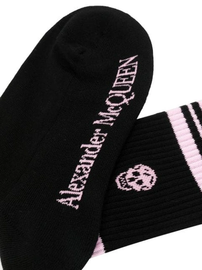 Shop Alexander Mcqueen Socken Mit Totenkopf In Black