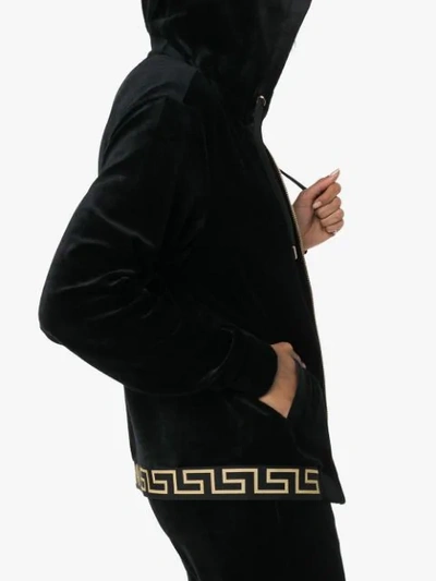 VERSACE GREEK KEY-TRIMMED VELVET HOODIE - 黑色