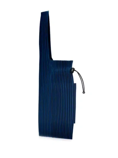 Shop Issey Miyake Handtasche Mit Falten In Blue