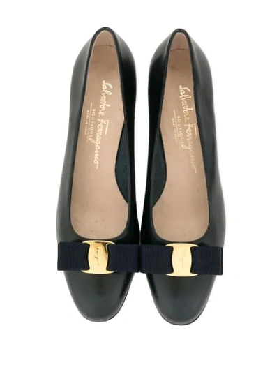 Pre-owned Ferragamo Vara Pumps In Black