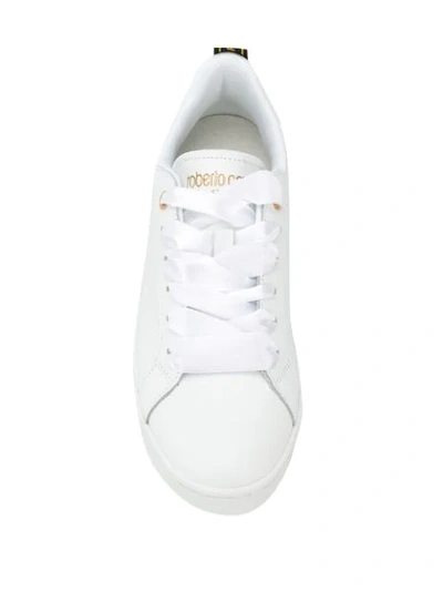 Shop Roberto Cavalli Sneakers Mit Schnürung - Weiss In White