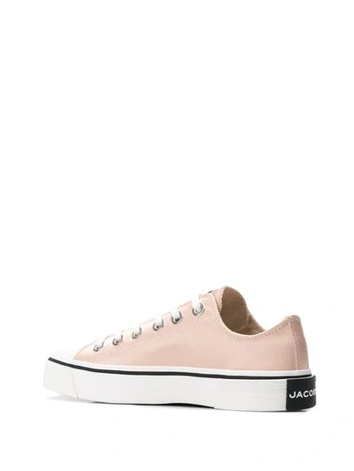 MARC JACOBS LOW TOP SATIN-EFFECT SNEAKERS - 粉色