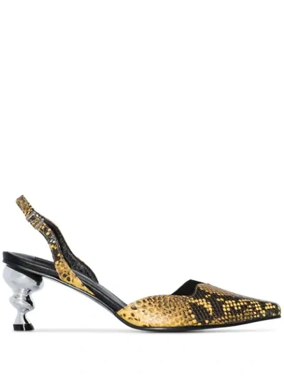 Shop Yuul Yie Pumps Mit Spitzer Kappe - Gelb In Yellow