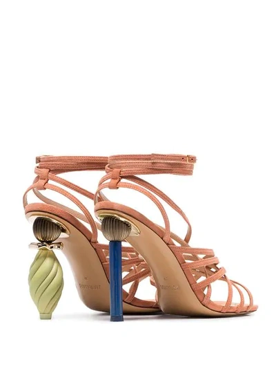 JACQUEMUS SALMON PISA 110 ORNAMENT HEEL STRAPPY SUEDE SANDALS - 大地色