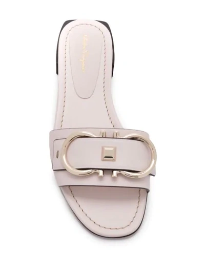 SALVATORE FERRAGAMO JASMINE SANDALS - 大地色