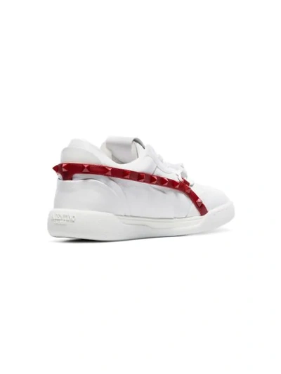 VALENTINO WHITE ROCKSTUD ARMOUR STUDDED LEATHER SNEAKERS - 白色