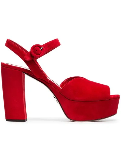 Shop Prada Sandalen Mit Plateausohle In Red