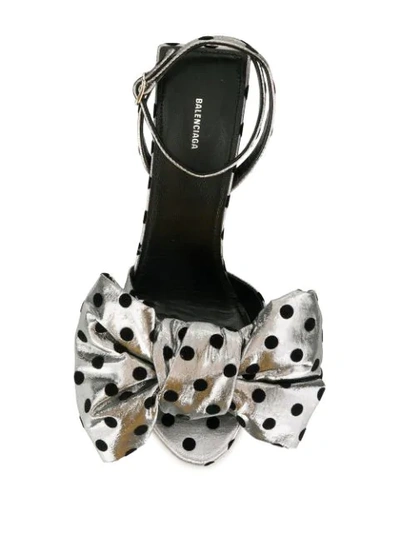 terning Erobre Højttaler Balenciaga Bow-detailed Polka-dot Flocked Lamé Sandals In Silver | ModeSens