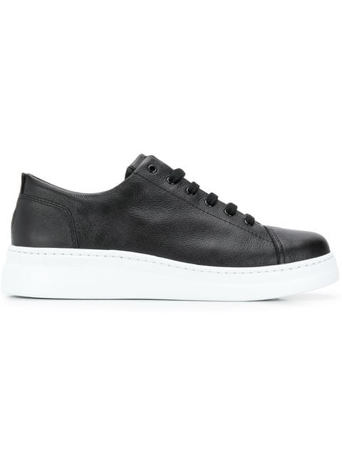 camper runner black