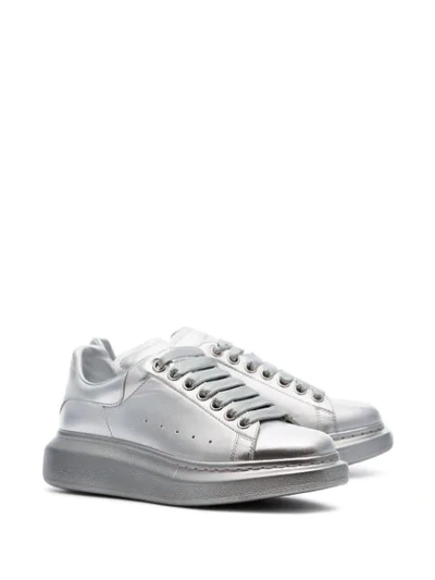 ALEXANDER MCQUEEN METALLIC SILVER CHUNKY LOW-TOP LEATHER SNEAKERS - 银色