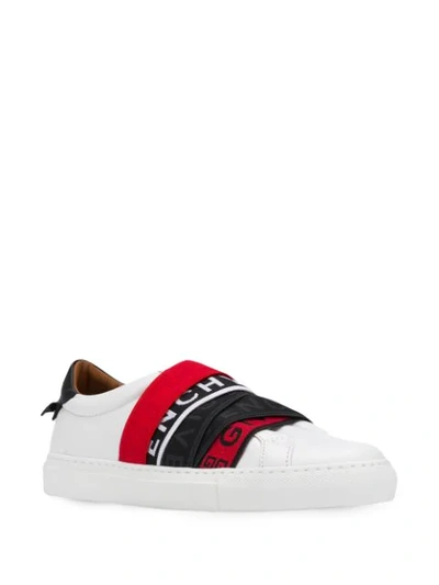 GIVENCHY LOGO SNEAKERS - 白色