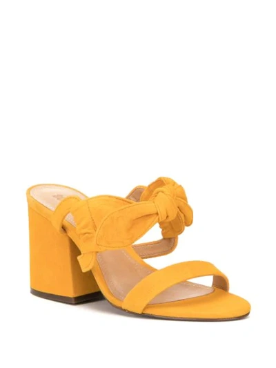 Shop Schutz Sandalen Mit Schleife - Gelb In Yellow