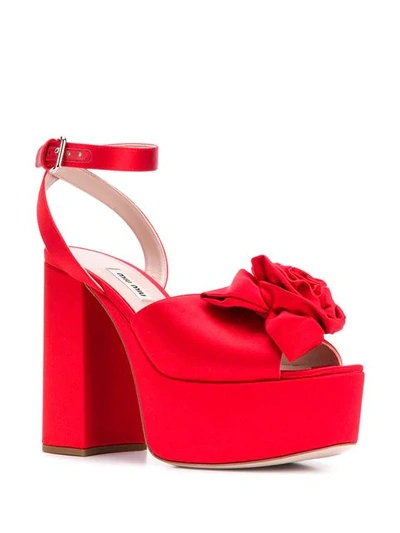 Miu Miu Sandalen Mit Rosenapplikationen In Red