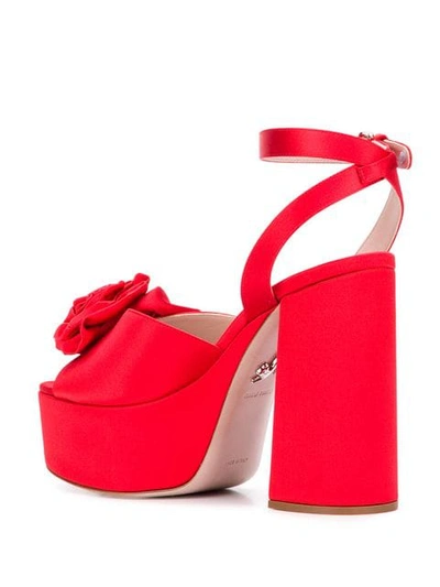 Miu Miu Sandalen Mit Rosenapplikationen In Red