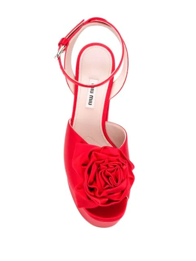 Miu Miu Sandalen Mit Rosenapplikationen In Red