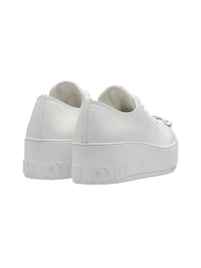 MIU MIU SWAROVSKI CRYSTAL TOE-CAP SNEAKERS - 白色