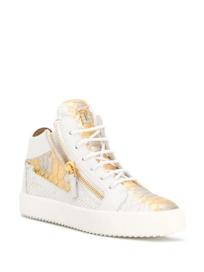 Shop Giuseppe Zanotti 'kriss' Sneakers Im Metallic-look - Weiss In White