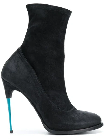 heeled fitted boots