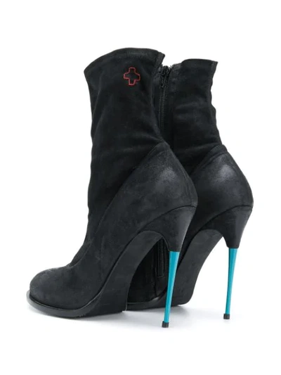 heeled fitted boots