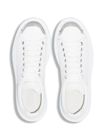 ALEXANDER MCQUEEN WHITE AND SILVER TONE OVERSIZED LEATHER SNEAKERS - 白色