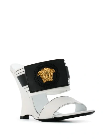 Shop Versace Wedge-sandalen Mit Medusa In White