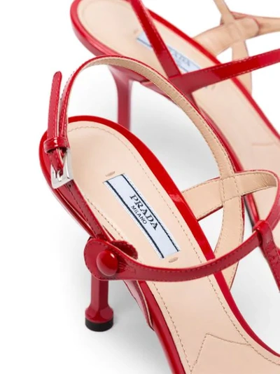 PRADA RED 90MM T BAR BUTTON PATENT LEATHER SANDALS - 红色