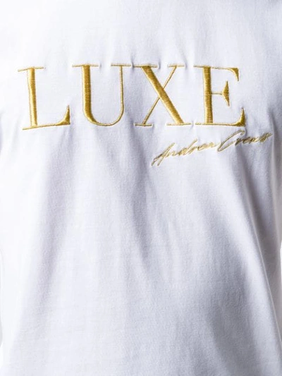 ANDREA CREWS EMBROIDERED LUXE T-SHIRT - 白色