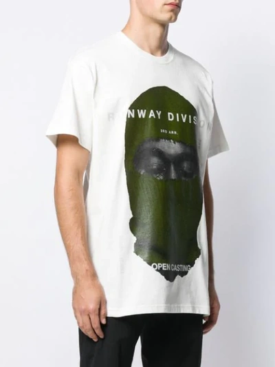 Shop Ih Nom Uh Nit Printed Runway Division' T-shirt In White