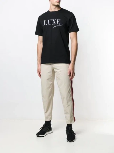 ANDREA CREWS EMBROIDERED LUXE T-SHIRT - 黑色