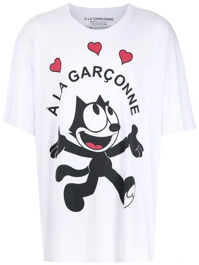 Shop À La Garçonne X Hering 'felix Corações' T-shirt In White