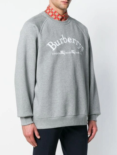 Shop Burberry Sweatshirt Mit Logo-stickerei In Grey
