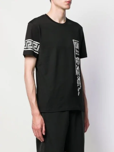 Shop Versace T-shirt Mit Logo In Black