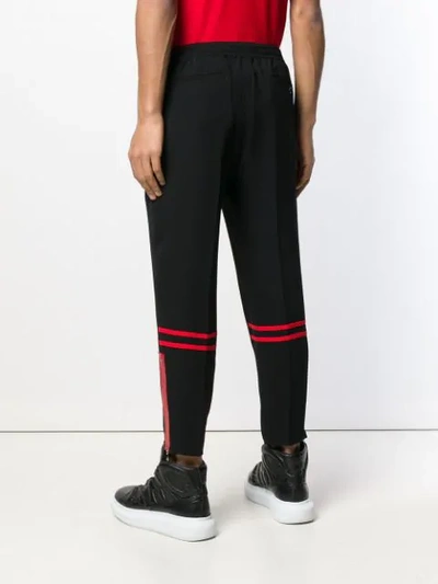 Shop Alexander Mcqueen Cropped-jogginghose In 1000 Black/red