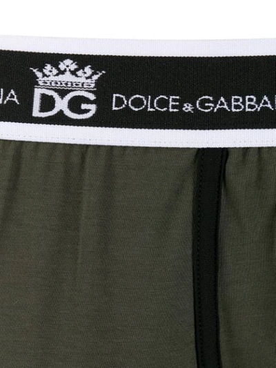 Shop Dolce & Gabbana Shorts Mit Logos - Grün In Green