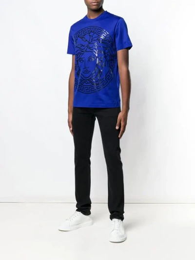 Shop Versace T-shirt Mit Medusa In Blue