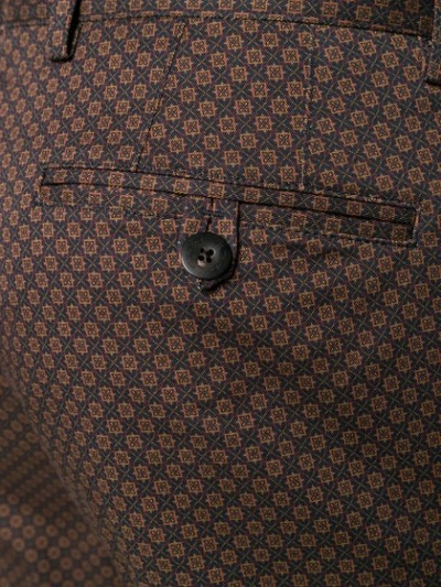 Shop Etro Chino Mit Print - Braun In Brown